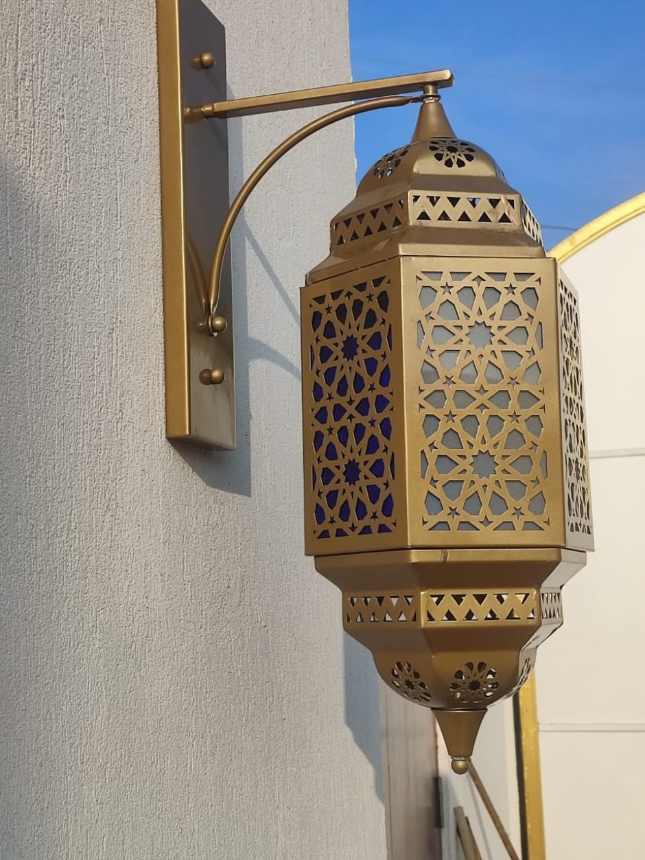 Wall lantern